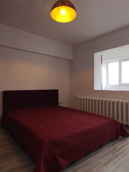 Decebal, 3 camere decomandat, 1 loc de parcare.