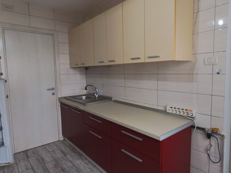 Decebal, 3 camere decomandat, 1 loc de parcare.