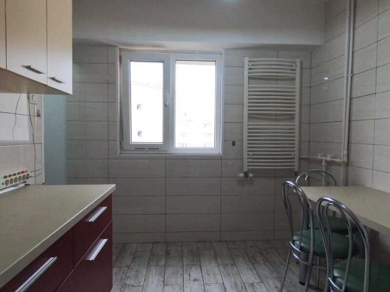 Decebal, 3 camere decomandat, 1 loc de parcare.